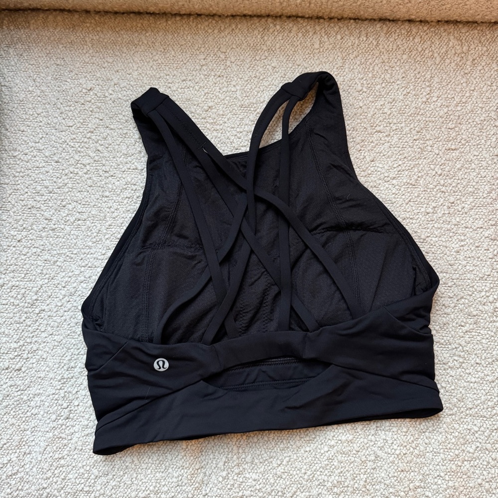 Lululemon black halter neck sports bra in size 6 - Picture 2 of 2